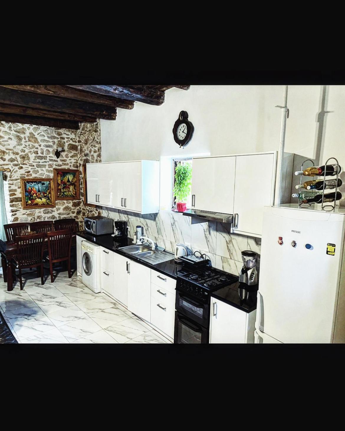 Art House Pagoi Sleeps 6 Parking 5 Min To Дом отдыха